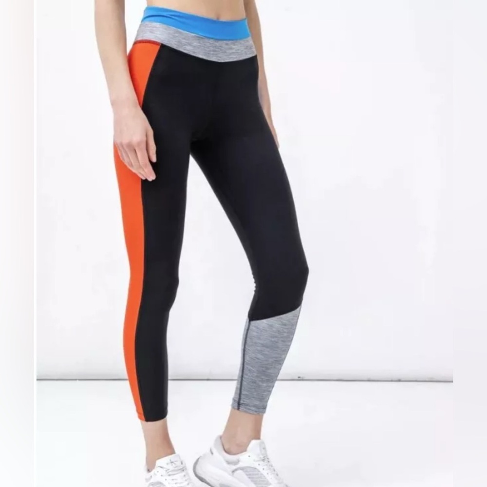 NEW Nike One Women’s Tight Fit Mid Rise 7/8 Length Colorblock Leggings size XS